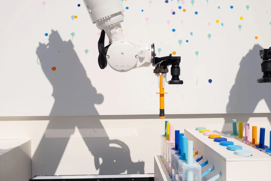 BOMBAY SAPPHIRE GIN® INVITES YOU TO DISCOVER THE POSSIBILITIES WITHIN